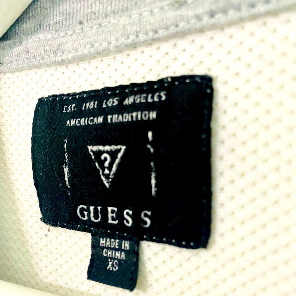 White Gray T-Shirt by GUESS with half way sleeve - Picture 4 of 8